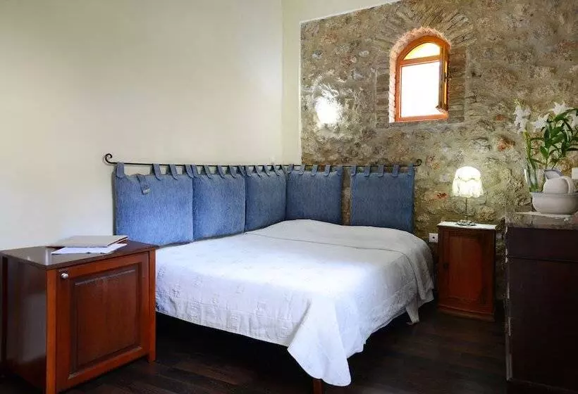 Ganimede Hotel, Galaxidi