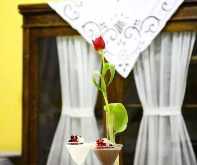 Ganimede Hotel, Galaxidi