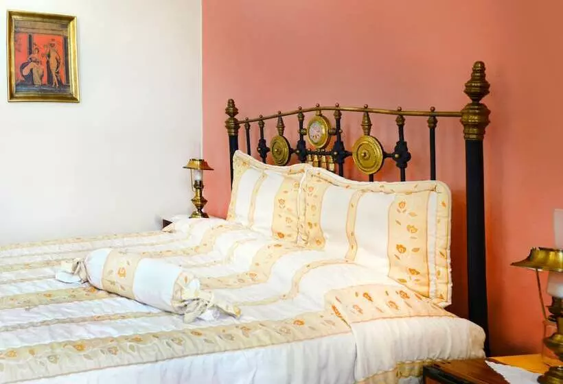 Ganimede Hotel, Galaxidi