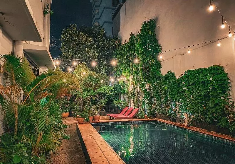 בית מלון כפרי Birdcage Boutique