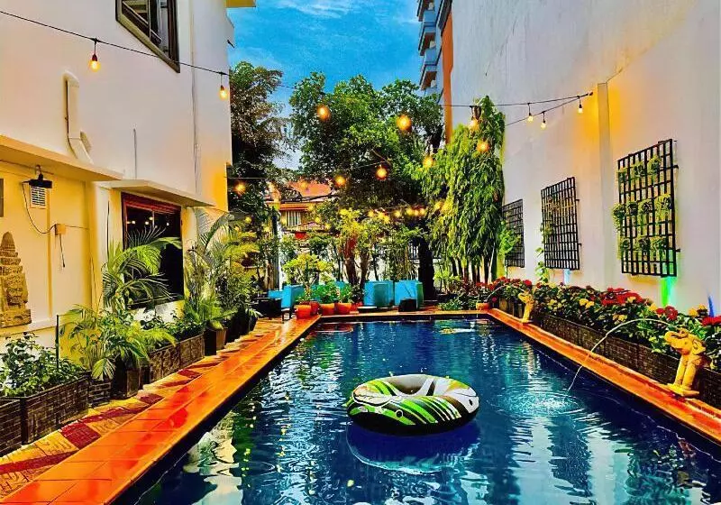 בית מלון כפרי Birdcage Boutique