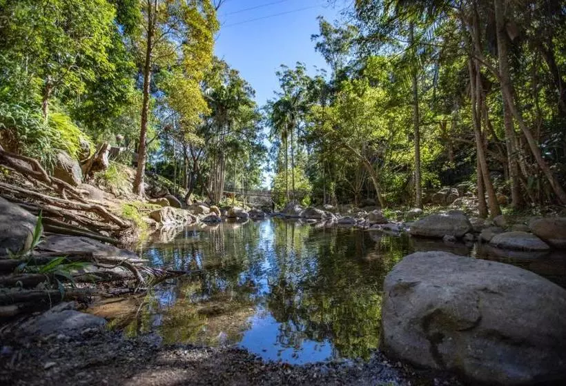 Отель Cedar Creek Lodges