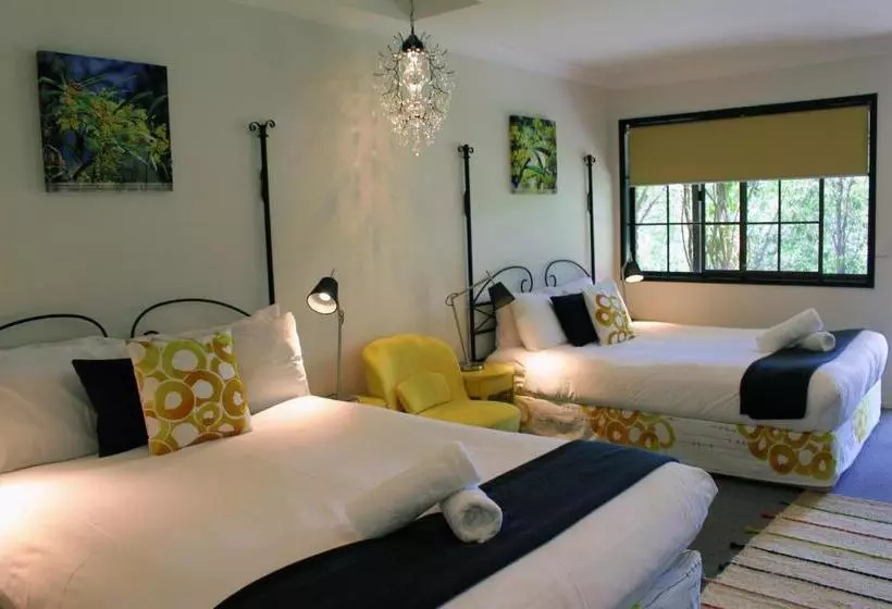 Отель Cedar Creek Lodges