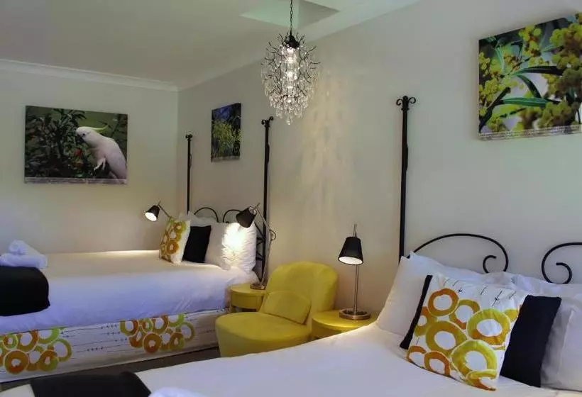 Отель Cedar Creek Lodges