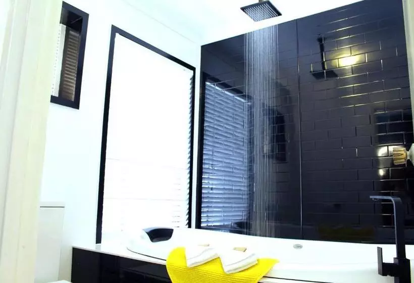 Отель Cedar Creek Lodges