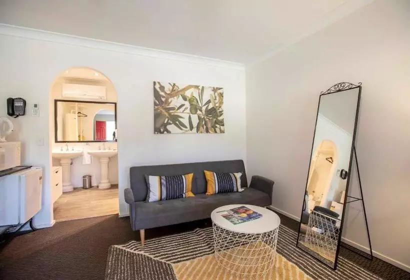 Отель Cedar Creek Lodges