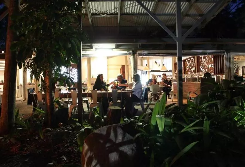 Отель Cedar Creek Lodges