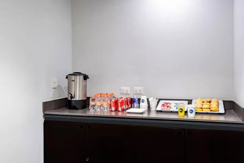 Отель City Express Junior By Marriott Ciudad Del Carmen