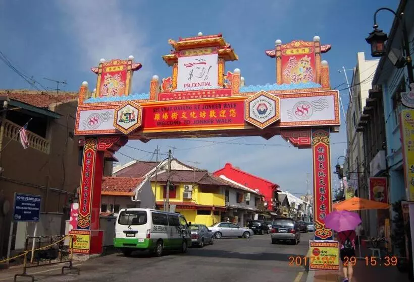 Hotel Hallmark Crown