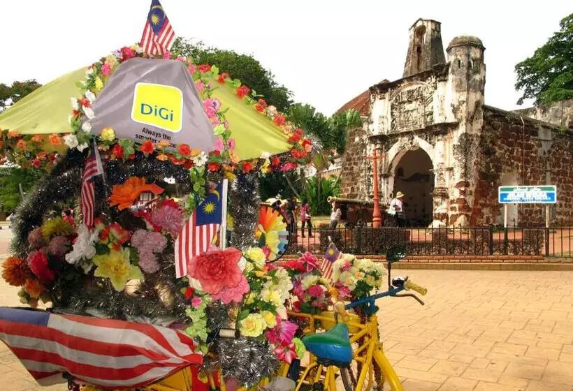 Hotel Hallmark Crown