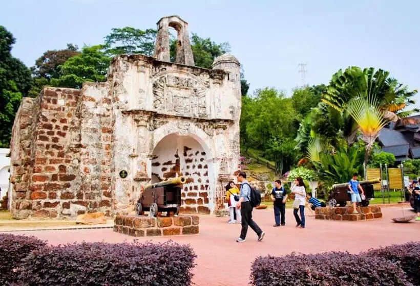 Hotel Hallmark Crown