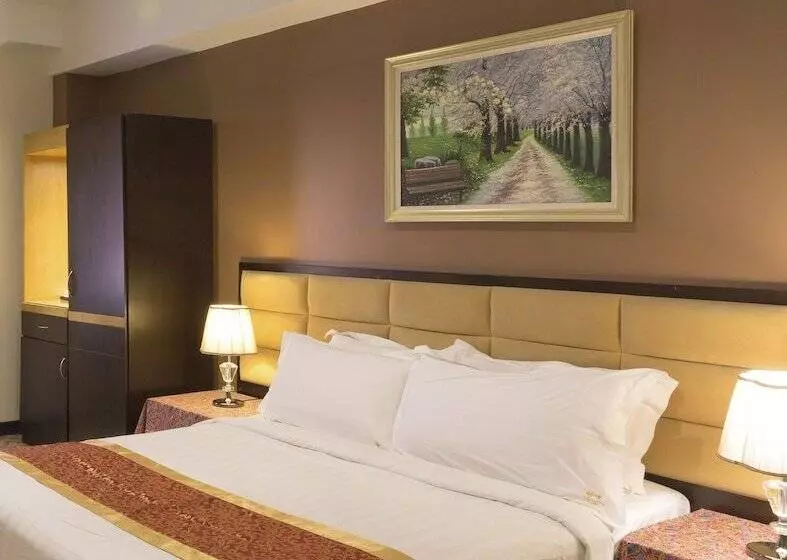 Hotel Hallmark Crown