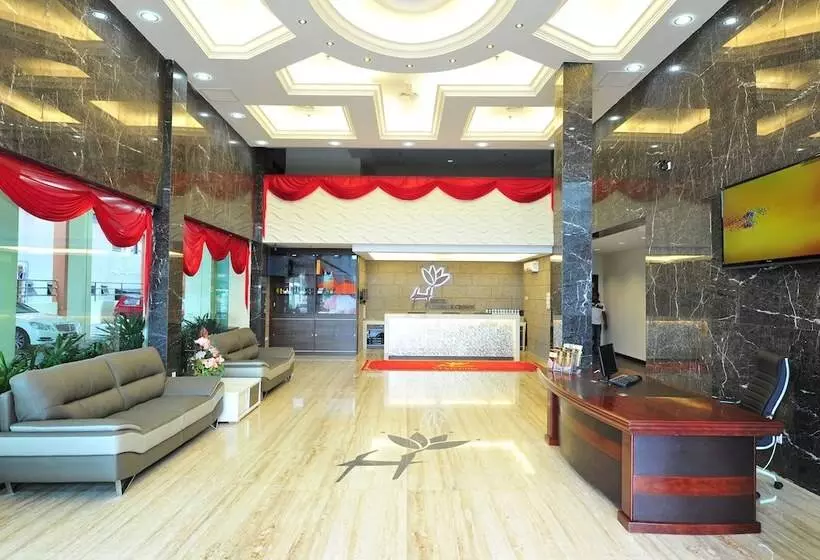 Hotel Hallmark Crown