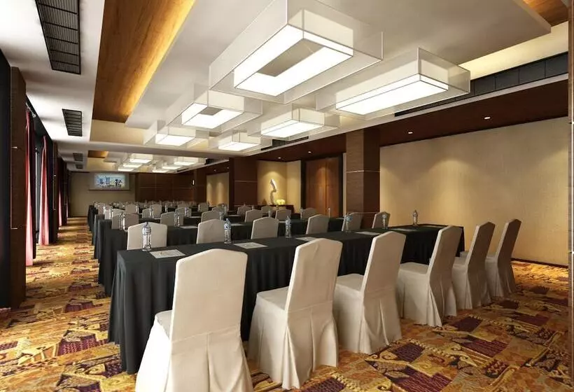 Hotel Hallmark Crown