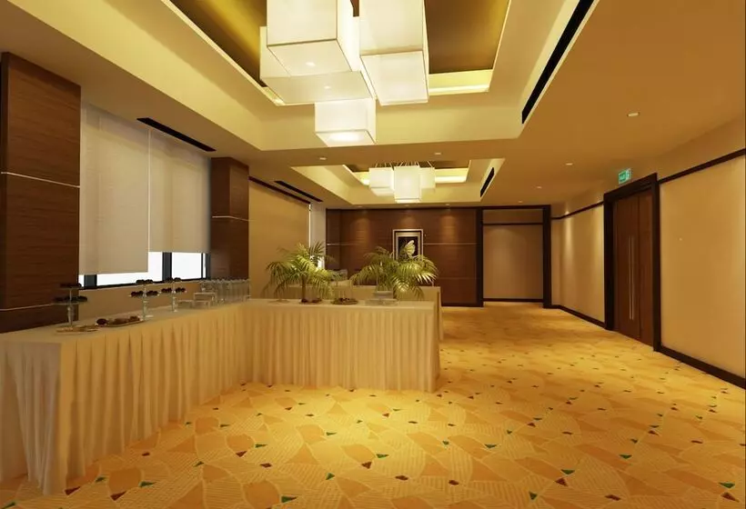 Hotel Hallmark Crown