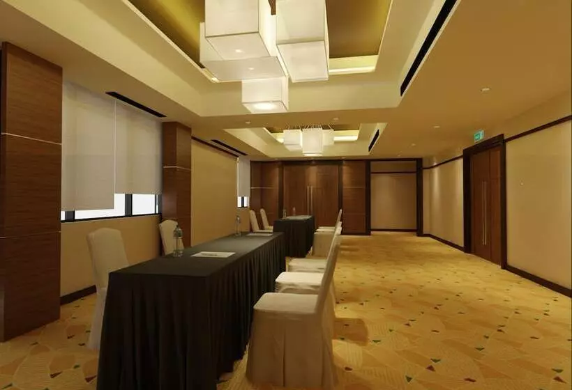 Hotel Hallmark Crown