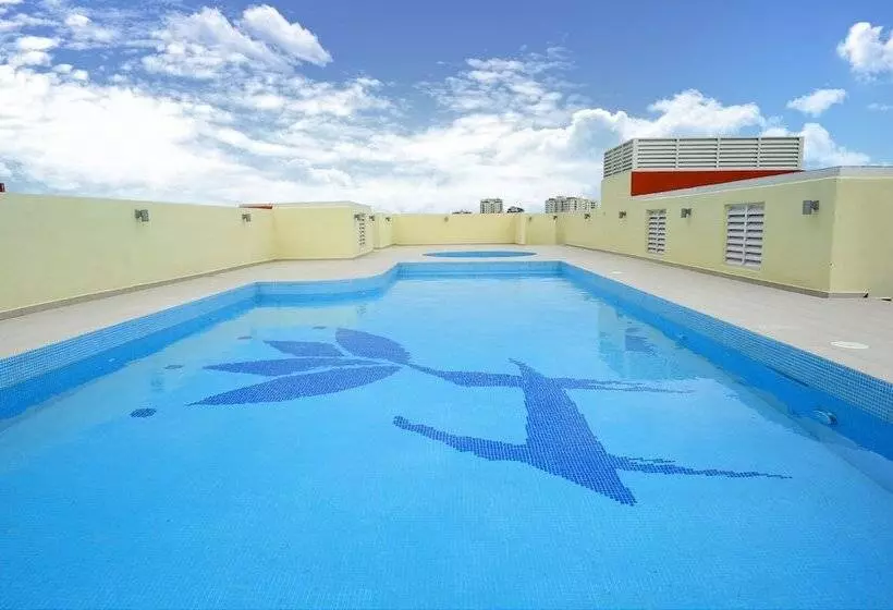 Hotel Hallmark Crown