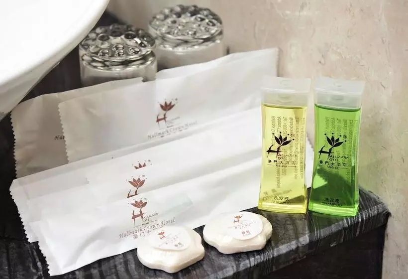 Hotel Hallmark Crown