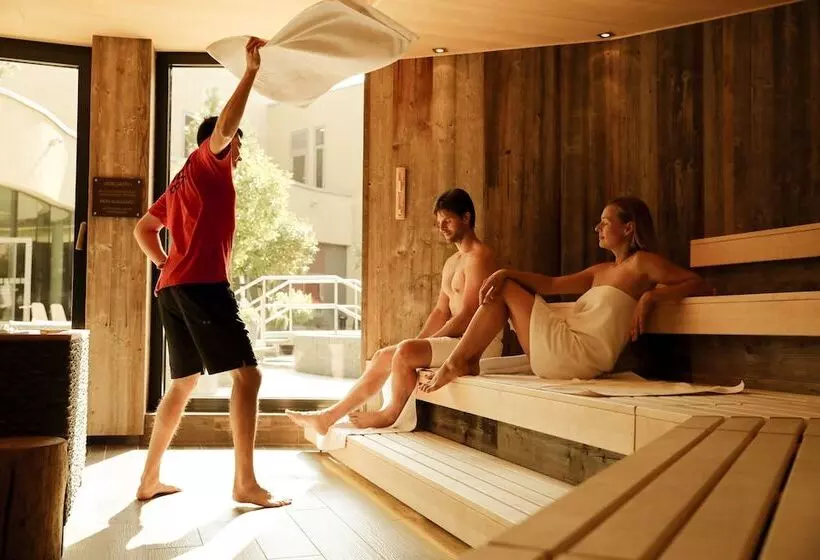 Отель St. Martins Therme & Lodge