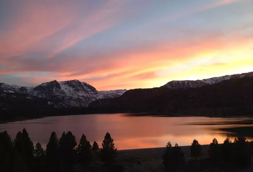 Hotelli June Lake Villager