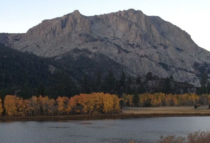 호텔 June Lake Villager