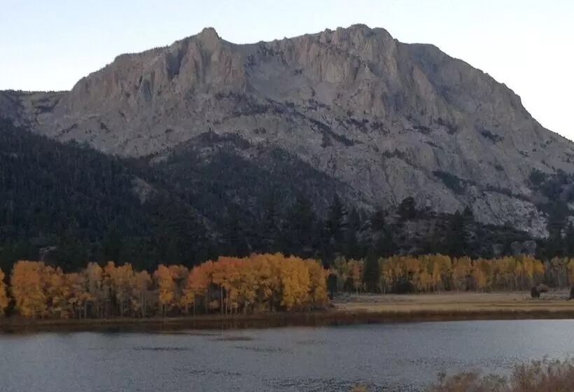 Hotelli June Lake Villager