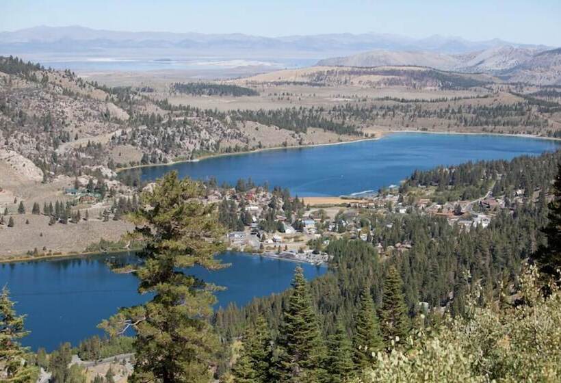 호텔 June Lake Villager