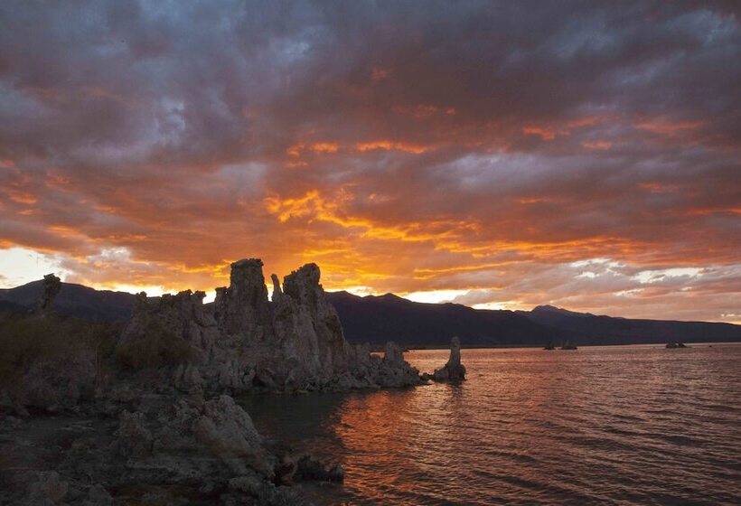 호텔 June Lake Villager