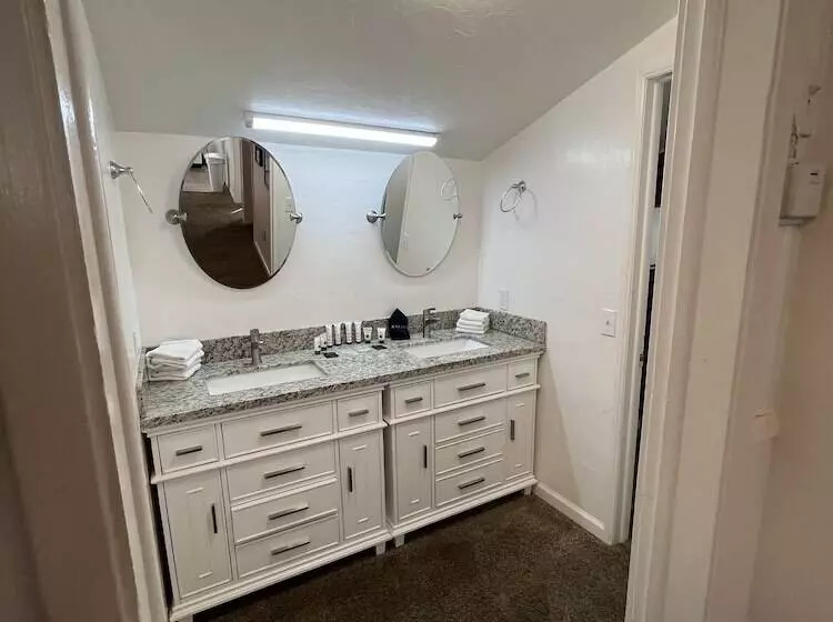 Hotelli June Lake Villager