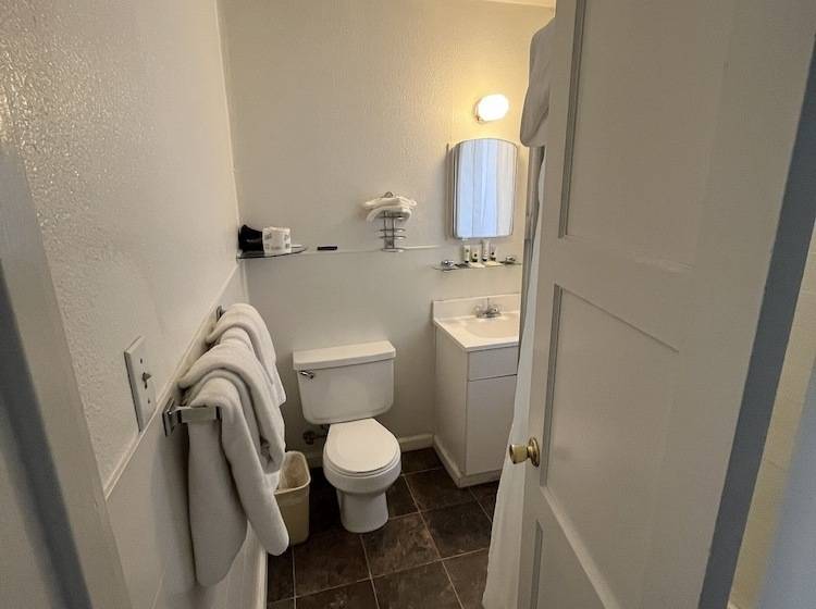 호텔 June Lake Villager