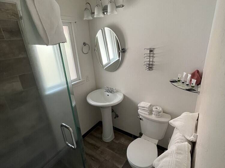 호텔 June Lake Villager