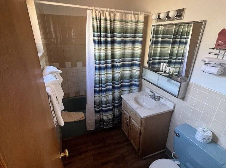 호텔 June Lake Villager