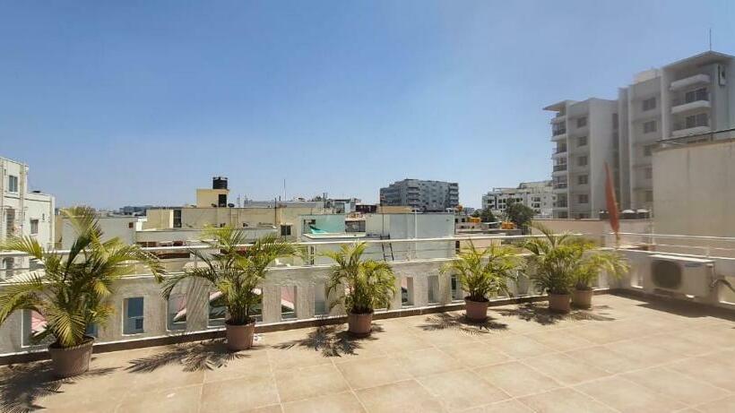 住宿加早餐  Compact Tea Square