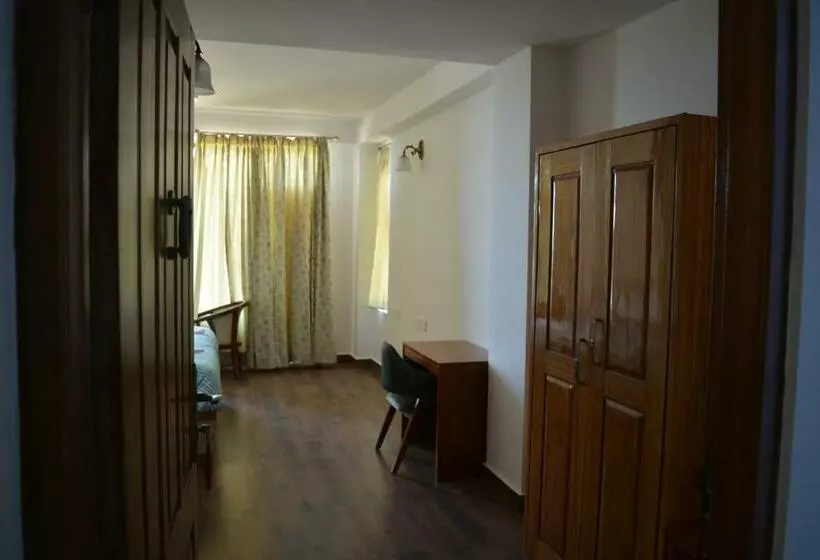 Aamiaismajoitus (B&B) Thapa Farms, Koti Simla