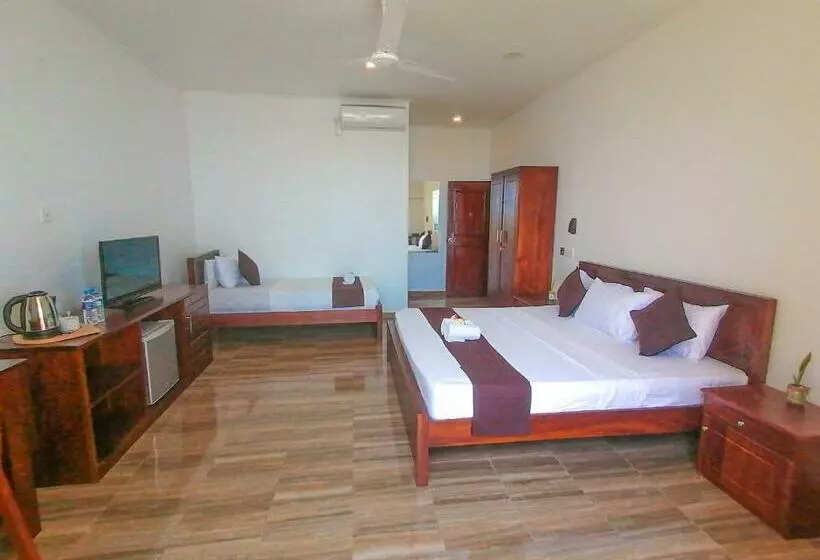 Oreo Beach Hotel Kalutara