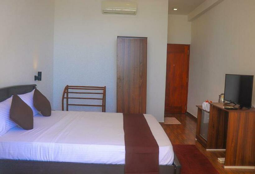 Oreo Beach Hotel Kalutara