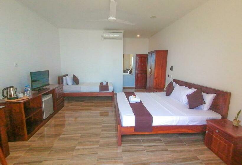 Oreo Beach Hotel Kalutara