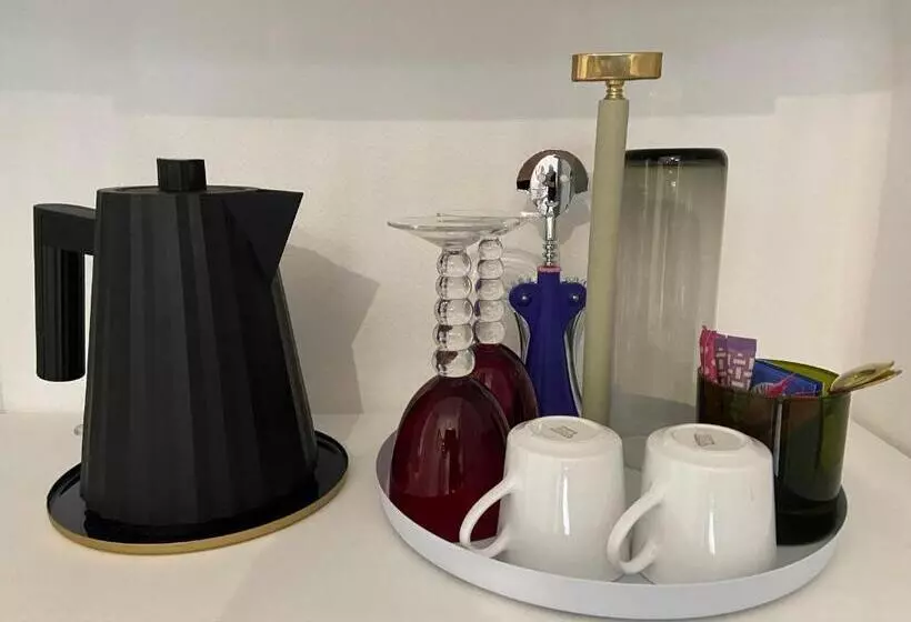 Majatalo Un Palmier à Sa Fenêtre