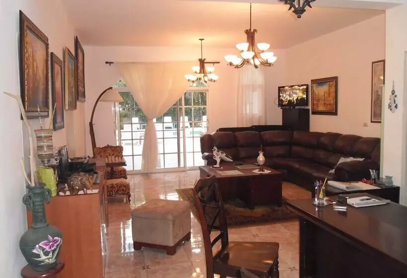 Villa Isabella Residence