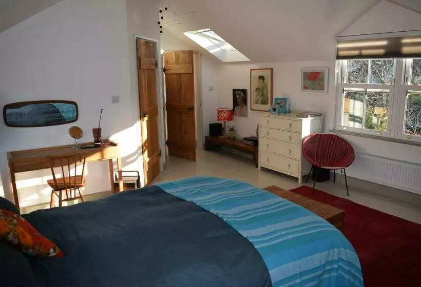 تختخواب و صبحانه 6 Trungle Terrace