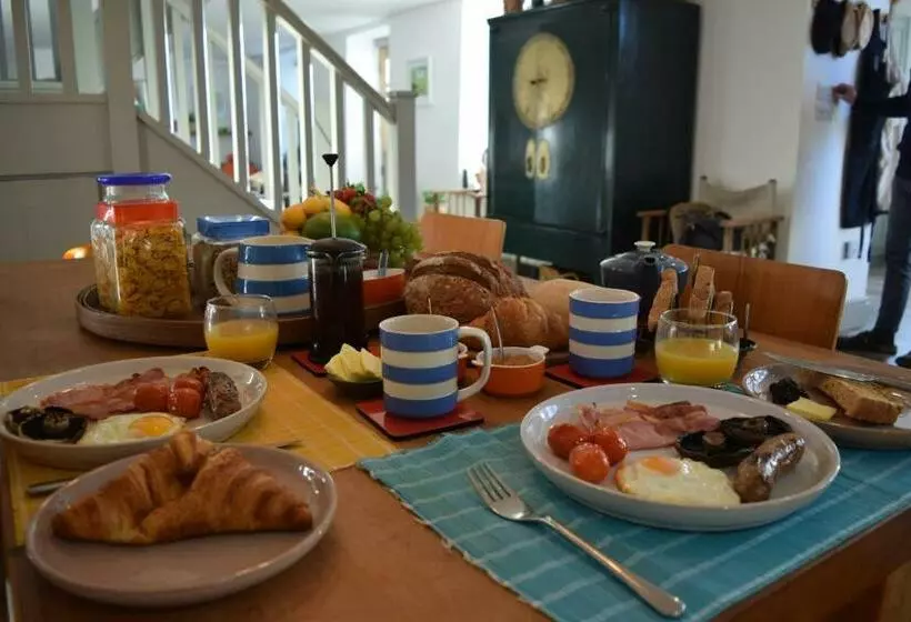 تختخواب و صبحانه 6 Trungle Terrace