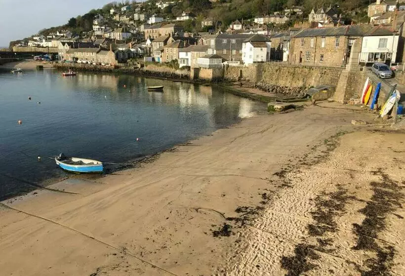 تختخواب و صبحانه 6 Trungle Terrace