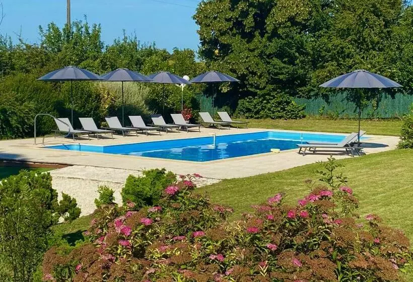 Aamiaismajoitus (B&B) Le Petit Bleu Chambre D Hôtes