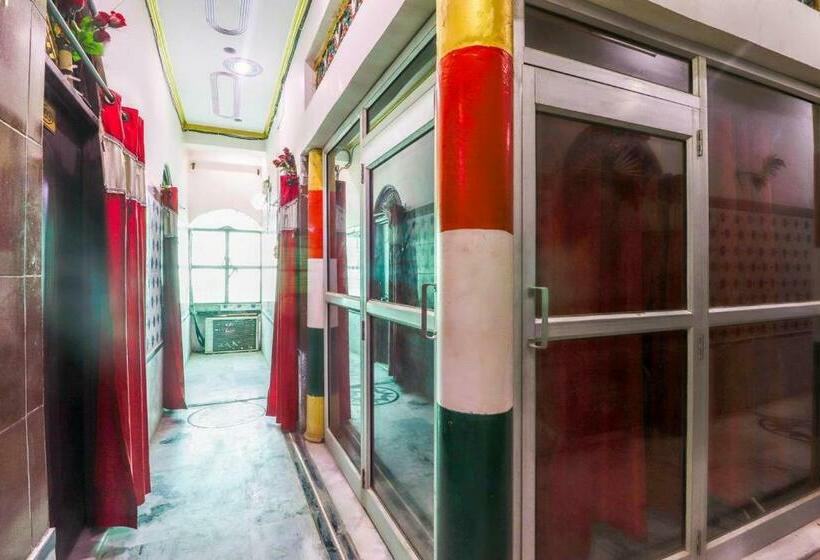 호텔 Oyo 87253 Om Sai Guest House