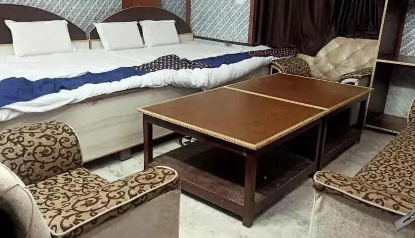 ホテル Oyo 87253 Om Sai Guest House