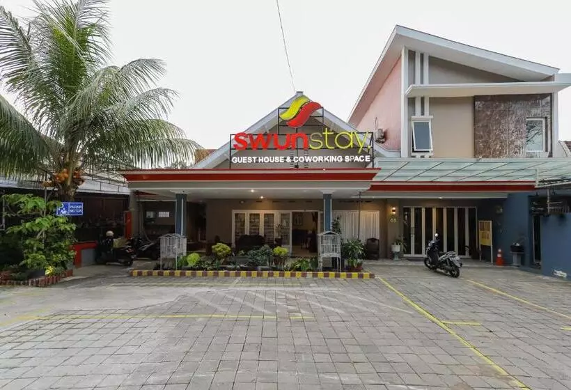Hotelli Reddoorz Plus At Swun Stay Raya Langsep