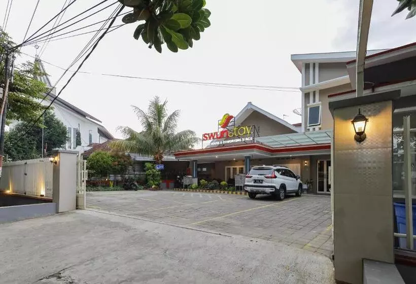 Hotelli Reddoorz Plus At Swun Stay Raya Langsep