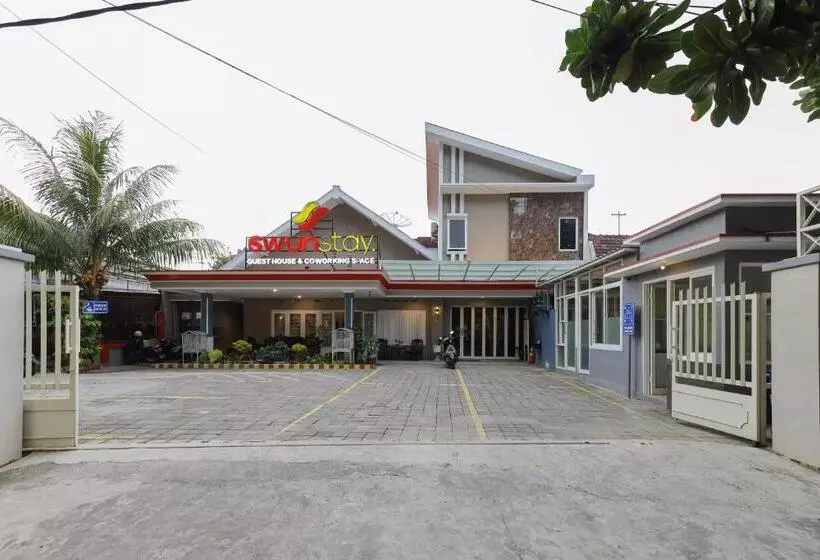 Hotelli Reddoorz Plus At Swun Stay Raya Langsep