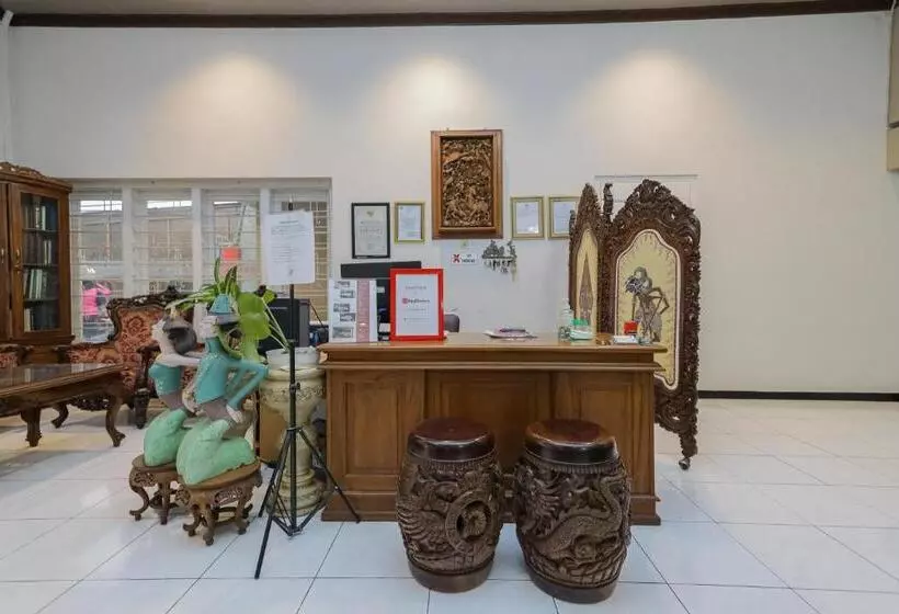 Hotelli Reddoorz Plus At Swun Stay Raya Langsep
