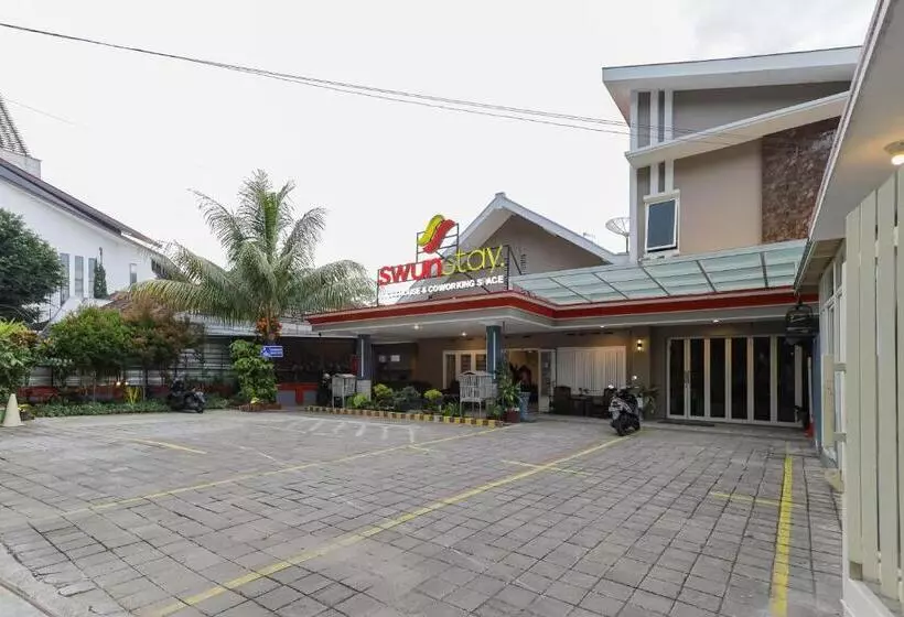 Hotelli Reddoorz Plus At Swun Stay Raya Langsep